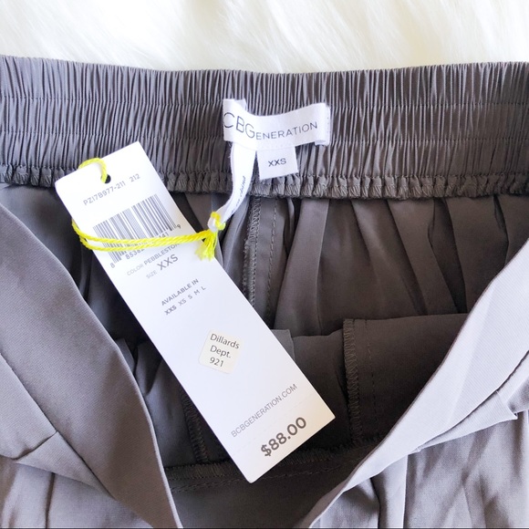 NWT Gray BCBGeneration Pleated Shorts XXS - Picture 3 of 7